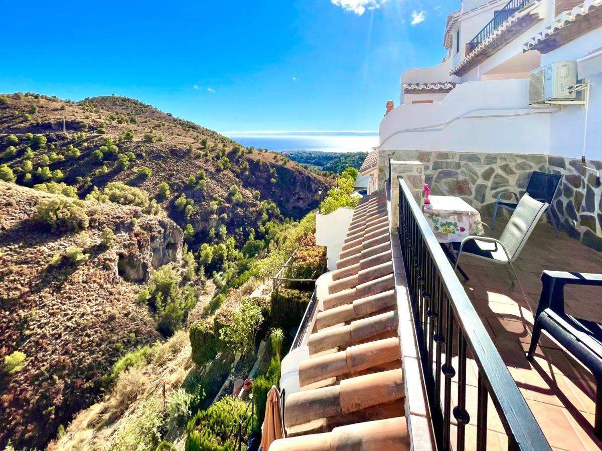 Apartamentos Axarquia , Frigiliana, Terraza Privada Con Vistas A La Montana Rio Y Al Mar מראה חיצוני תמונה