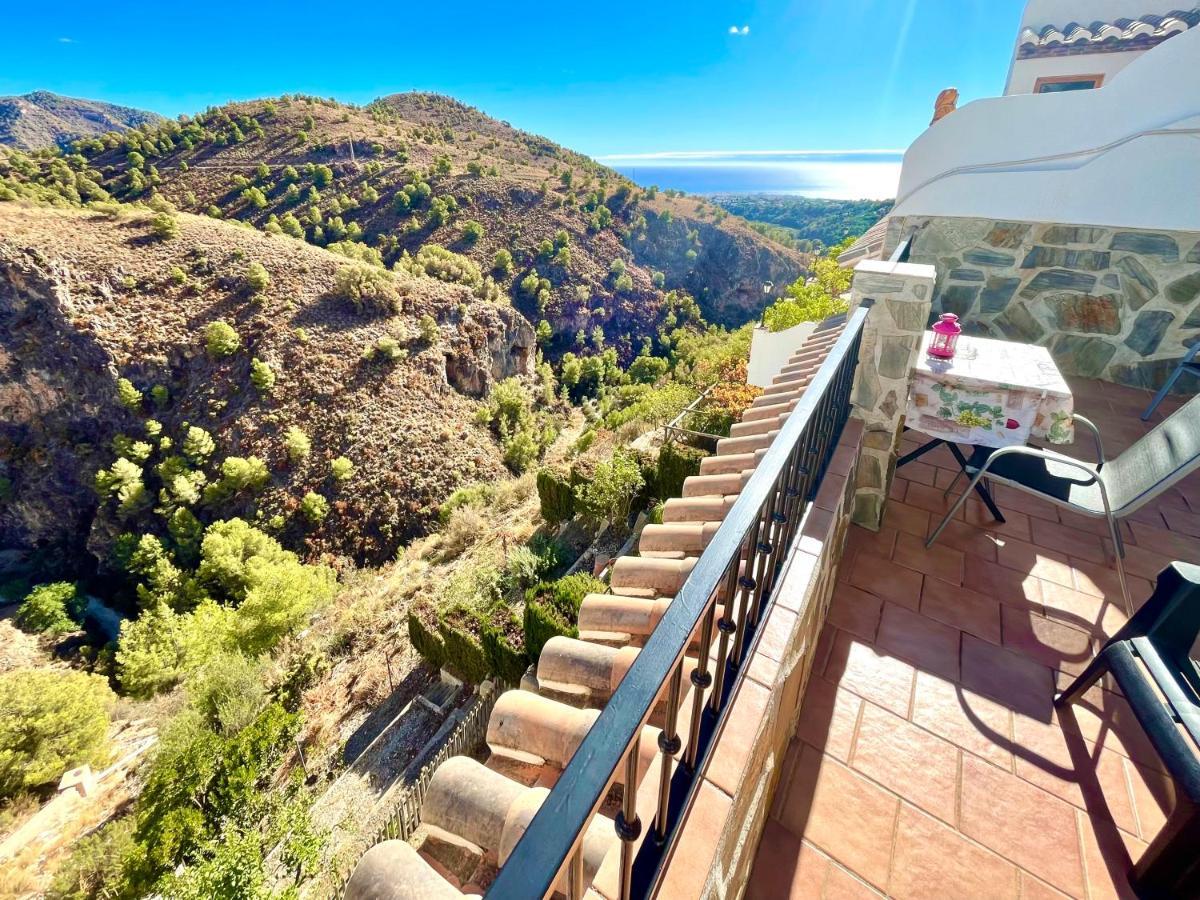 Apartamentos Axarquia , Frigiliana, Terraza Privada Con Vistas A La Montana Rio Y Al Mar מראה חיצוני תמונה