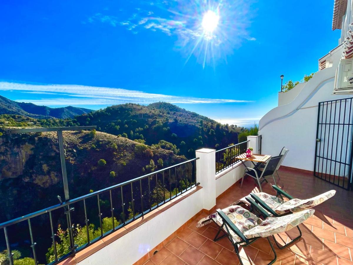 Apartamentos Axarquia , Frigiliana, Terraza Privada Con Vistas A La Montana Rio Y Al Mar מראה חיצוני תמונה