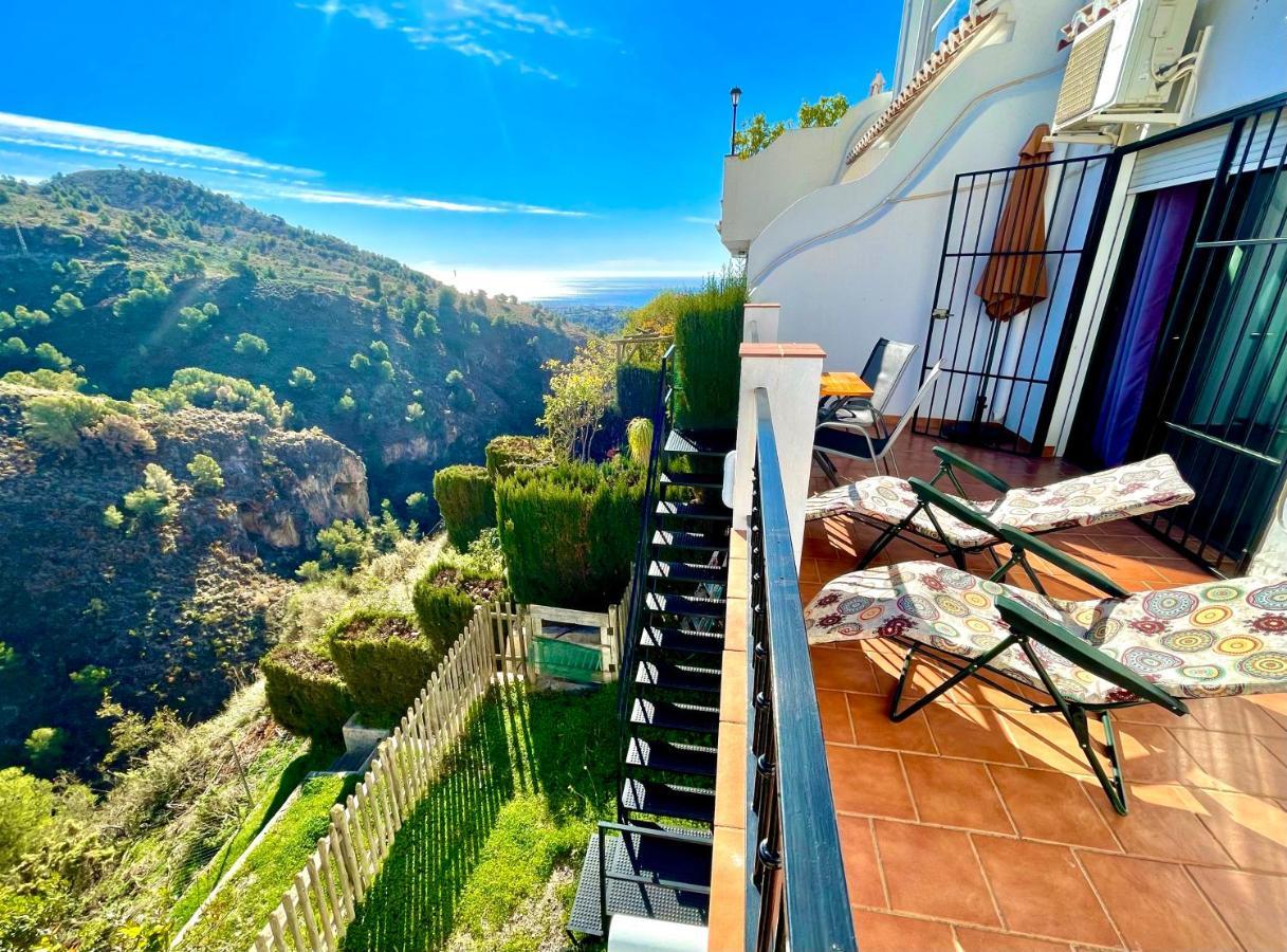 Apartamentos Axarquia , Frigiliana, Terraza Privada Con Vistas A La Montana Rio Y Al Mar מראה חיצוני תמונה