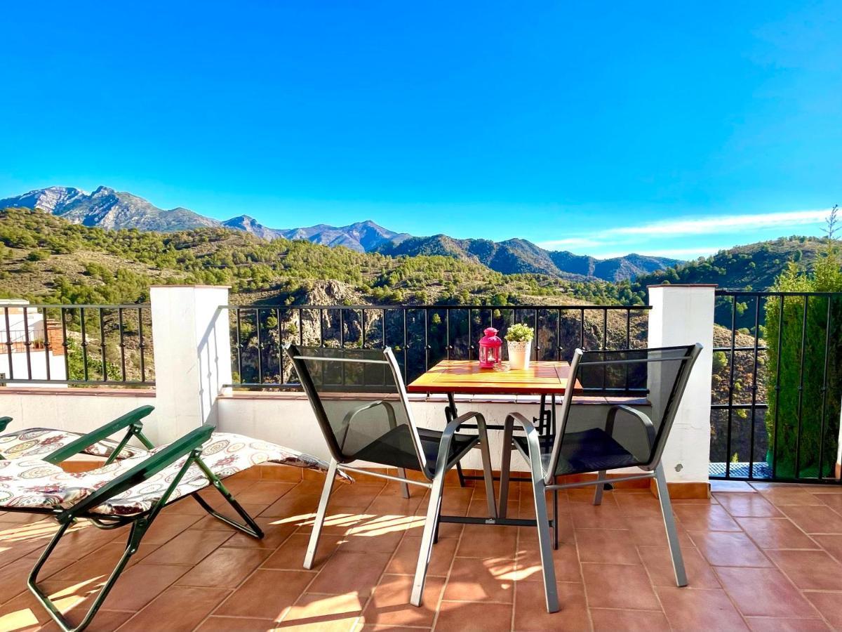 Apartamentos Axarquia , Frigiliana, Terraza Privada Con Vistas A La Montana Rio Y Al Mar מראה חיצוני תמונה