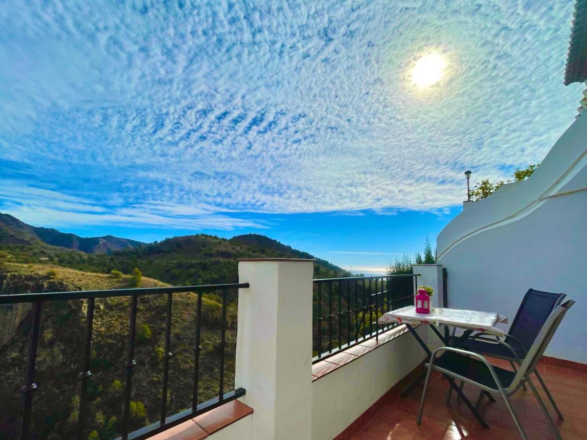 Apartamentos Axarquia , Frigiliana, Terraza Privada Con Vistas A La Montana Rio Y Al Mar מראה חיצוני תמונה