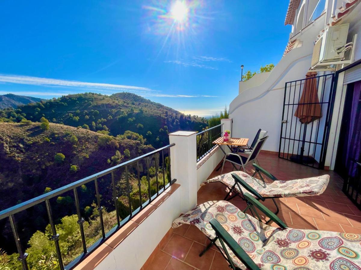 Apartamentos Axarquia , Frigiliana, Terraza Privada Con Vistas A La Montana Rio Y Al Mar מראה חיצוני תמונה