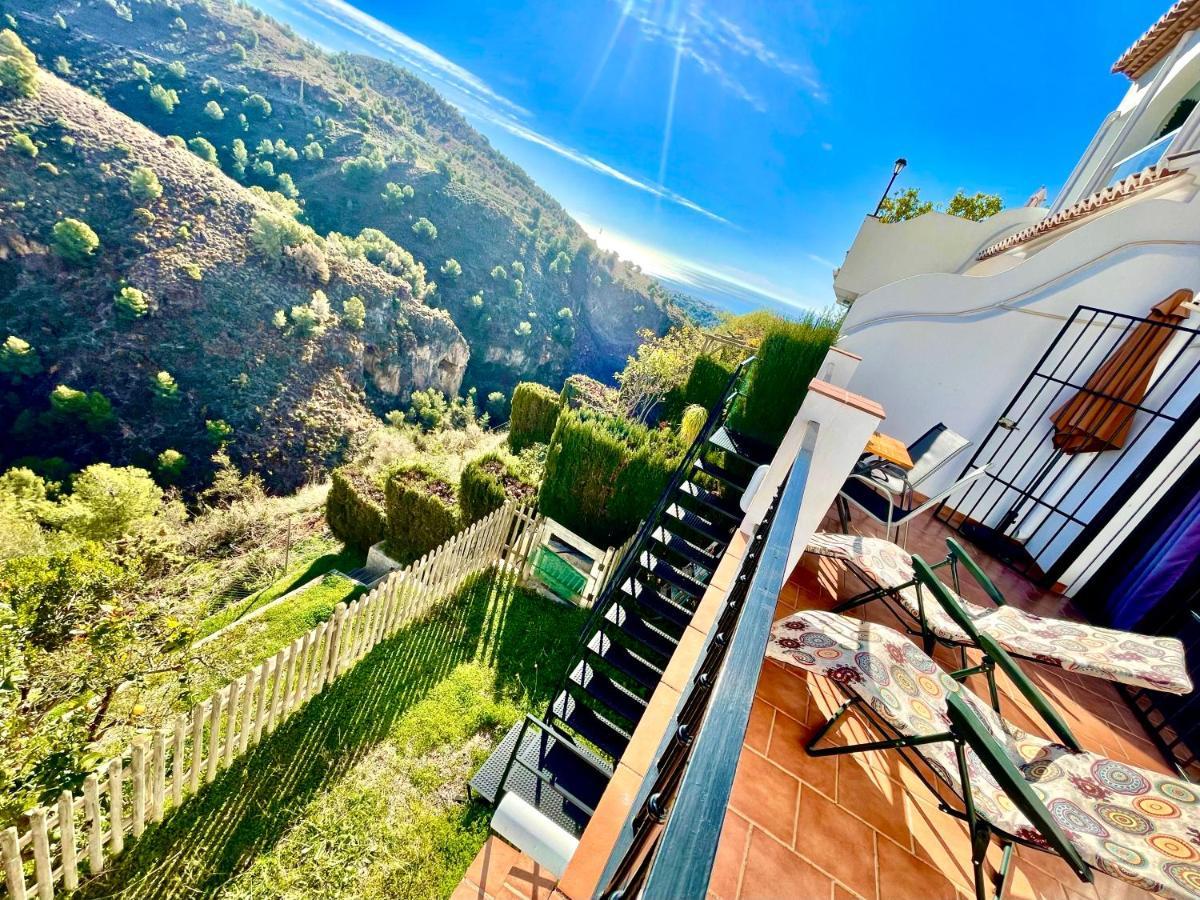 Apartamentos Axarquia , Frigiliana, Terraza Privada Con Vistas A La Montana Rio Y Al Mar מראה חיצוני תמונה