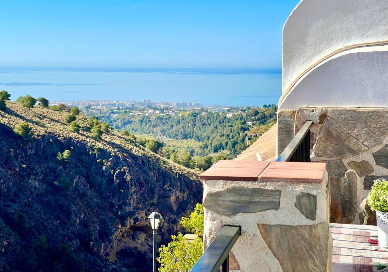 Apartamentos Axarquia , Frigiliana, Terraza Privada Con Vistas A La Montana Rio Y Al Mar מראה חיצוני תמונה
