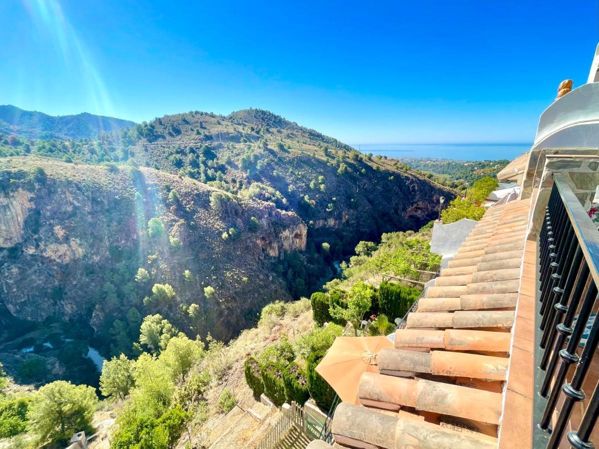 Apartamentos Axarquia , Frigiliana, Terraza Privada Con Vistas A La Montana Rio Y Al Mar מראה חיצוני תמונה