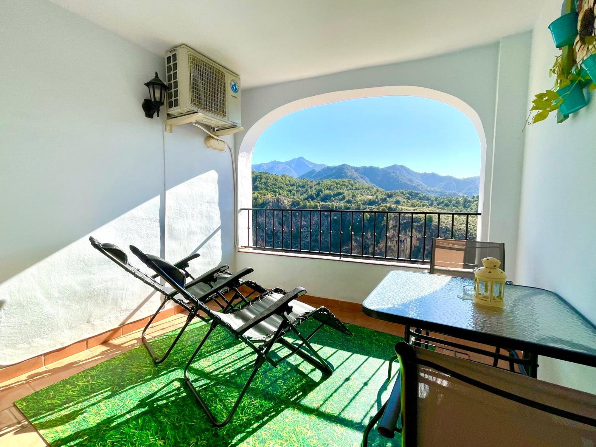 Apartamentos Axarquia , Frigiliana, Terraza Privada Con Vistas A La Montana Rio Y Al Mar מראה חיצוני תמונה
