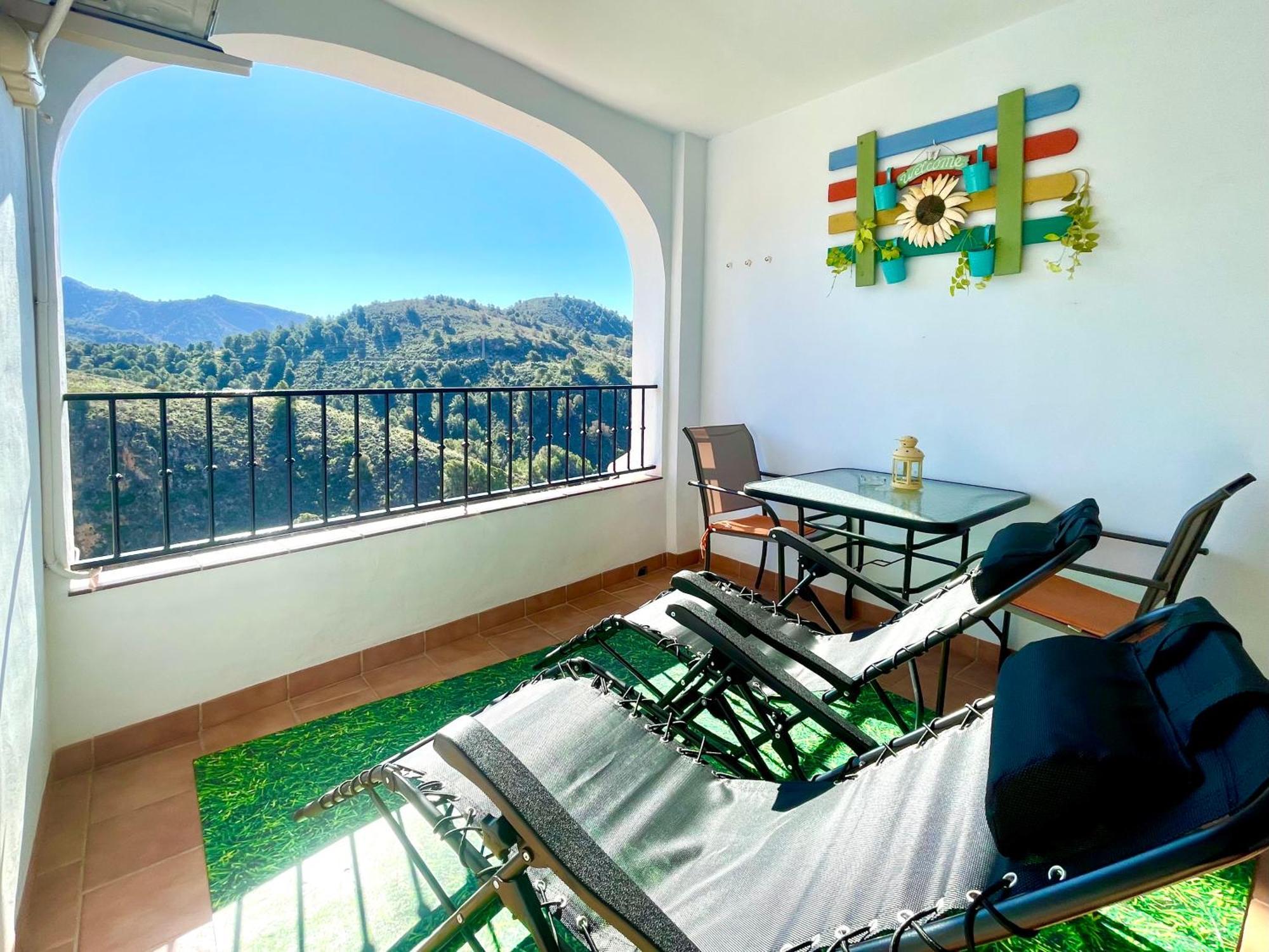 Apartamentos Axarquia , Frigiliana, Terraza Privada Con Vistas A La Montana Rio Y Al Mar מראה חיצוני תמונה