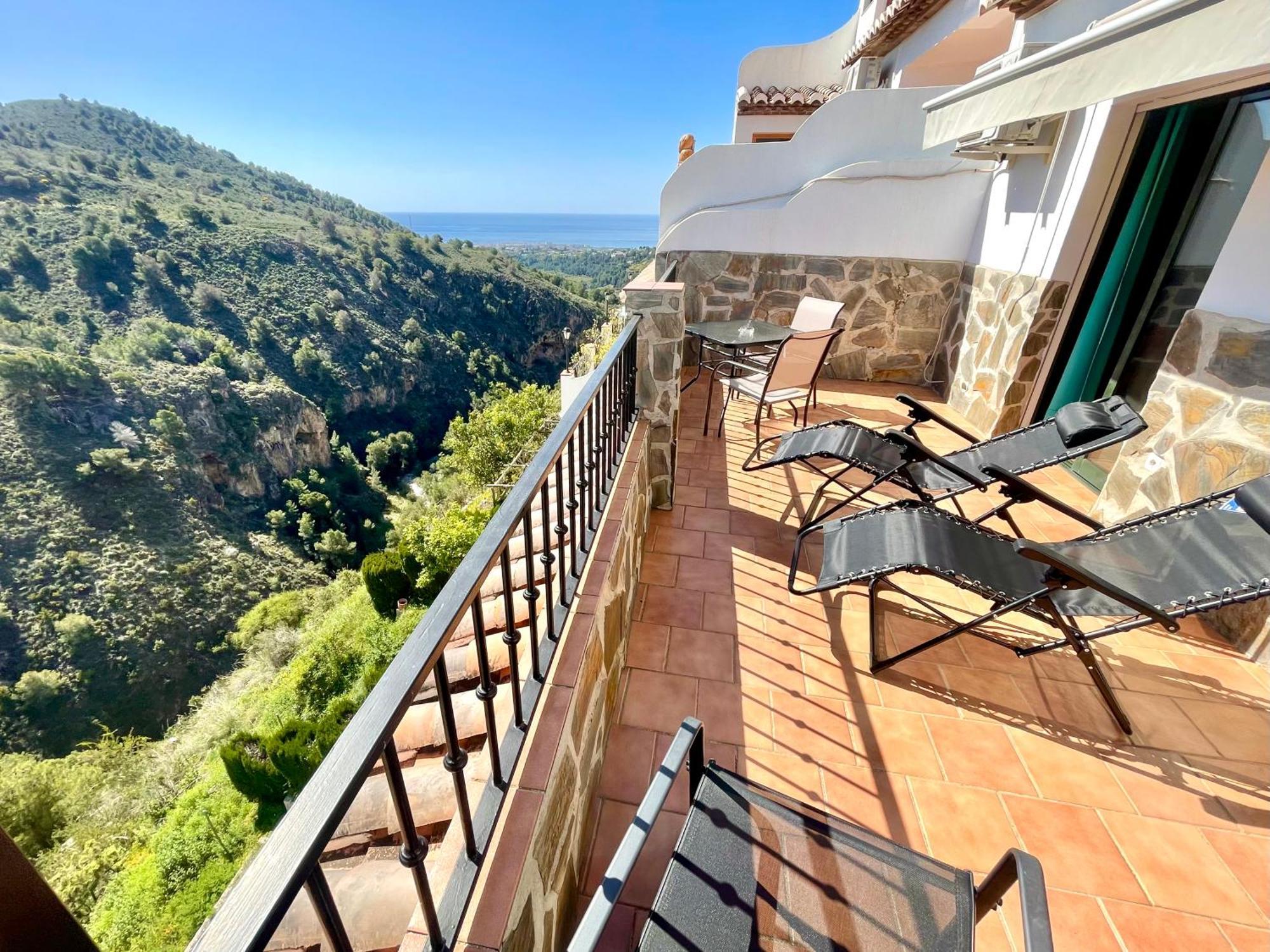 Apartamentos Axarquia , Frigiliana, Terraza Privada Con Vistas A La Montana Rio Y Al Mar מראה חיצוני תמונה