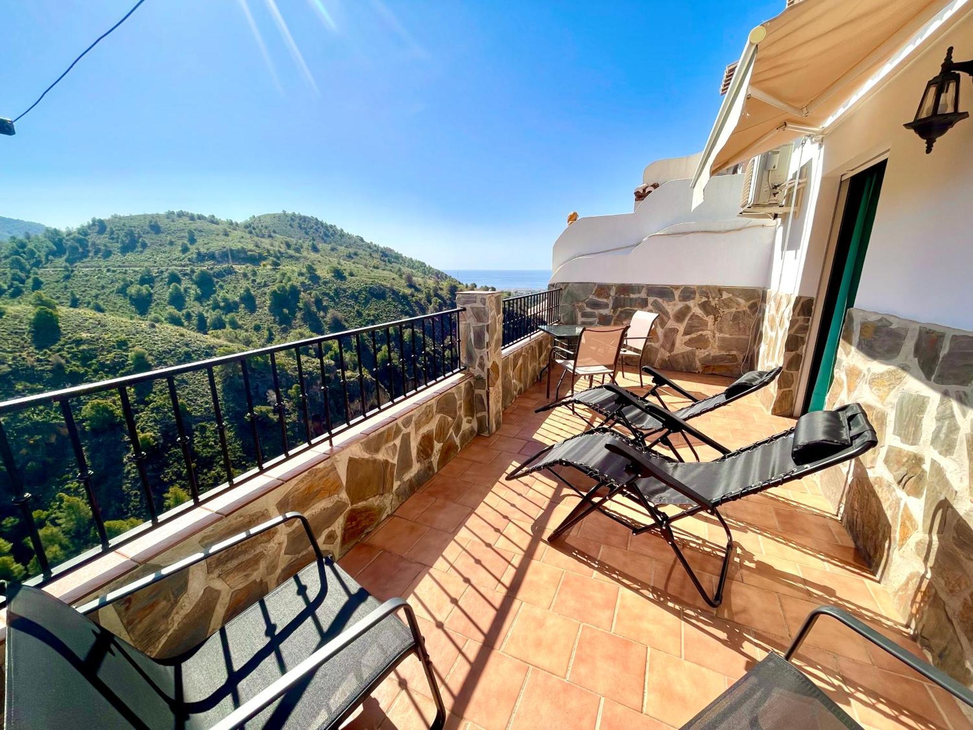Apartamentos Axarquia , Frigiliana, Terraza Privada Con Vistas A La Montana Rio Y Al Mar מראה חיצוני תמונה