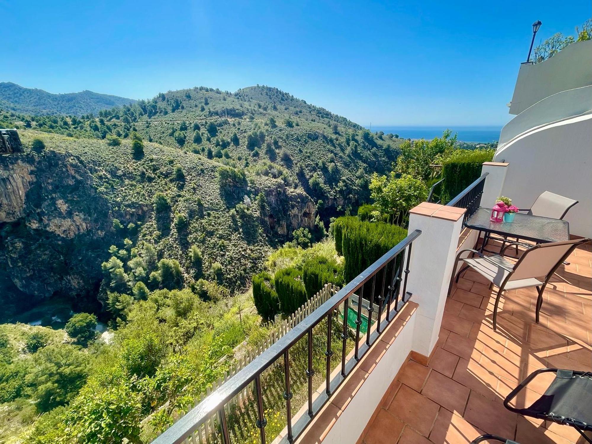 Apartamentos Axarquia , Frigiliana, Terraza Privada Con Vistas A La Montana Rio Y Al Mar מראה חיצוני תמונה