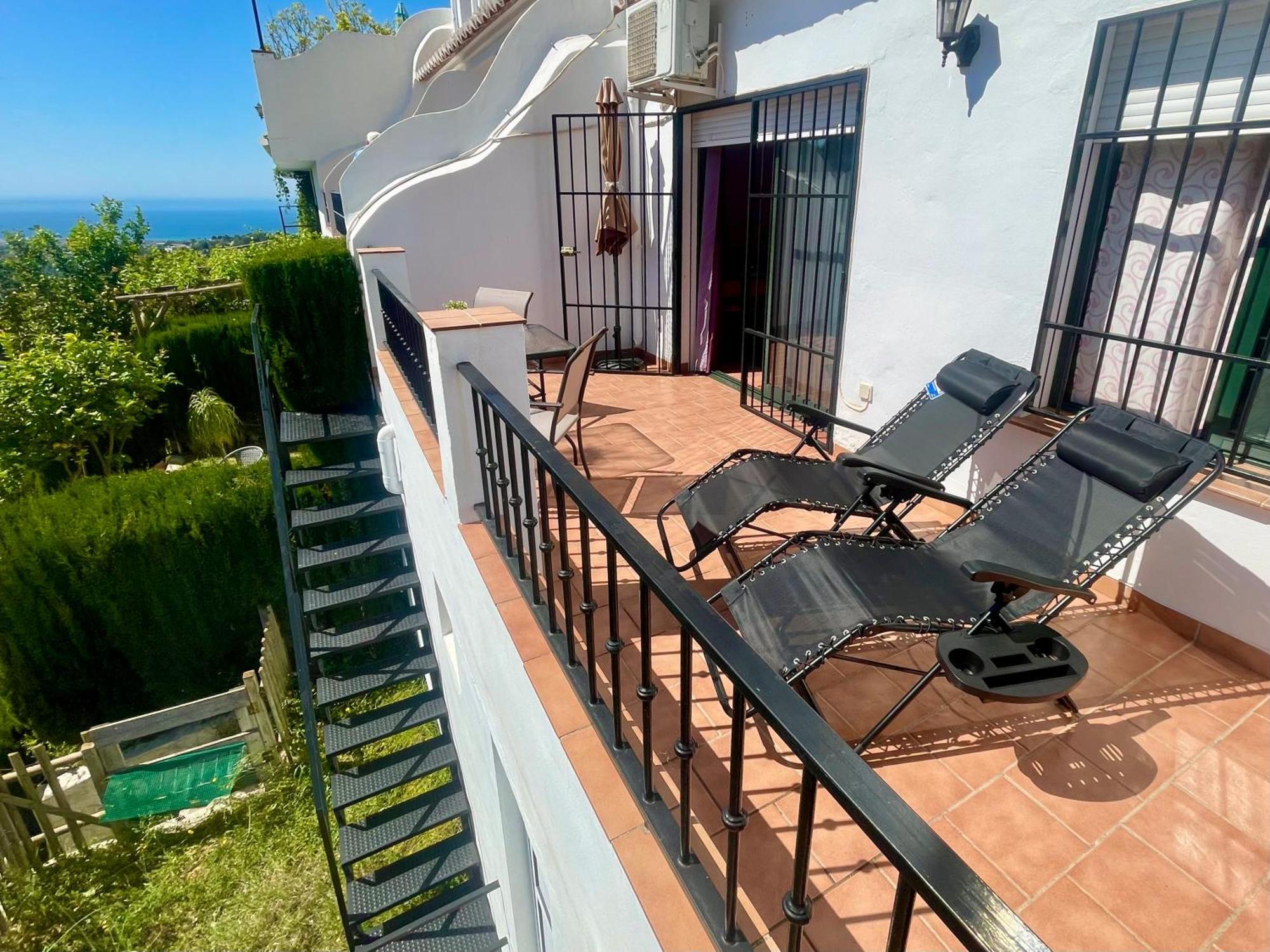 Apartamentos Axarquia , Frigiliana, Terraza Privada Con Vistas A La Montana Rio Y Al Mar מראה חיצוני תמונה