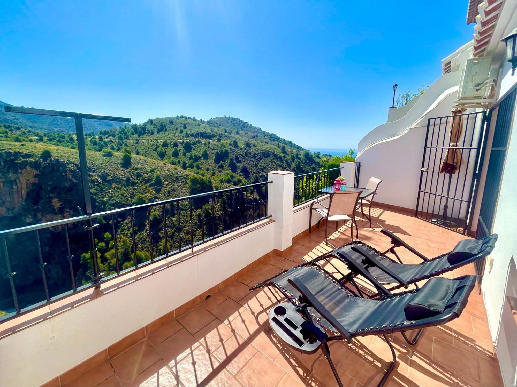 Apartamentos Axarquia , Frigiliana, Terraza Privada Con Vistas A La Montana Rio Y Al Mar מראה חיצוני תמונה