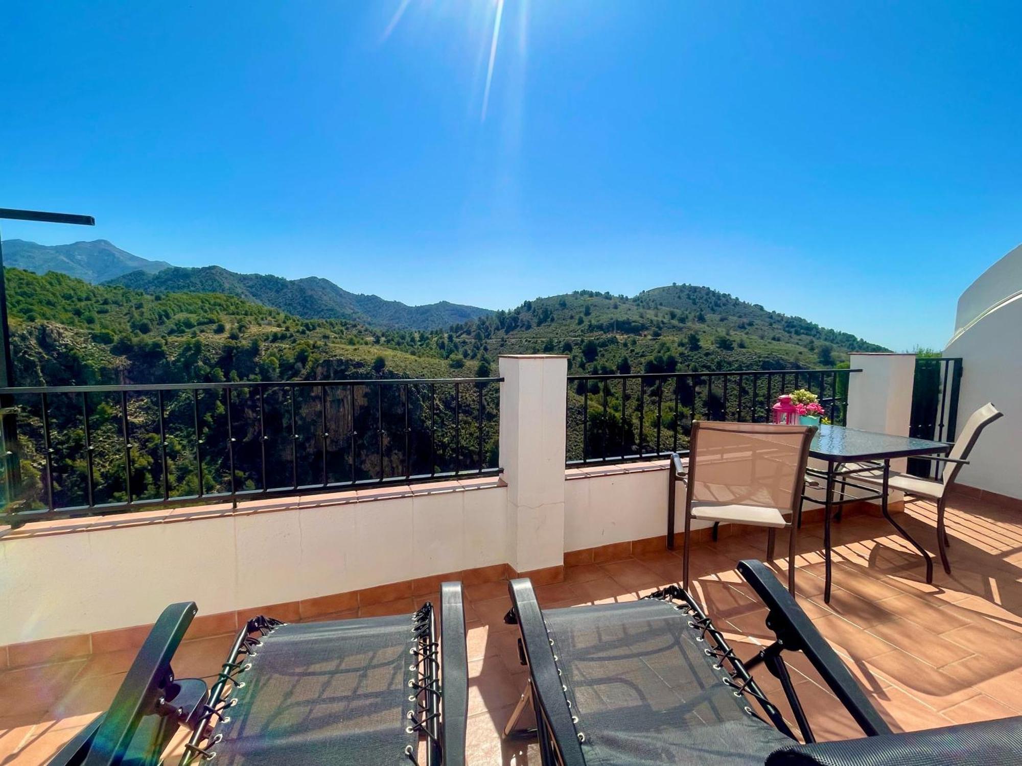 Apartamentos Axarquia , Frigiliana, Terraza Privada Con Vistas A La Montana Rio Y Al Mar מראה חיצוני תמונה
