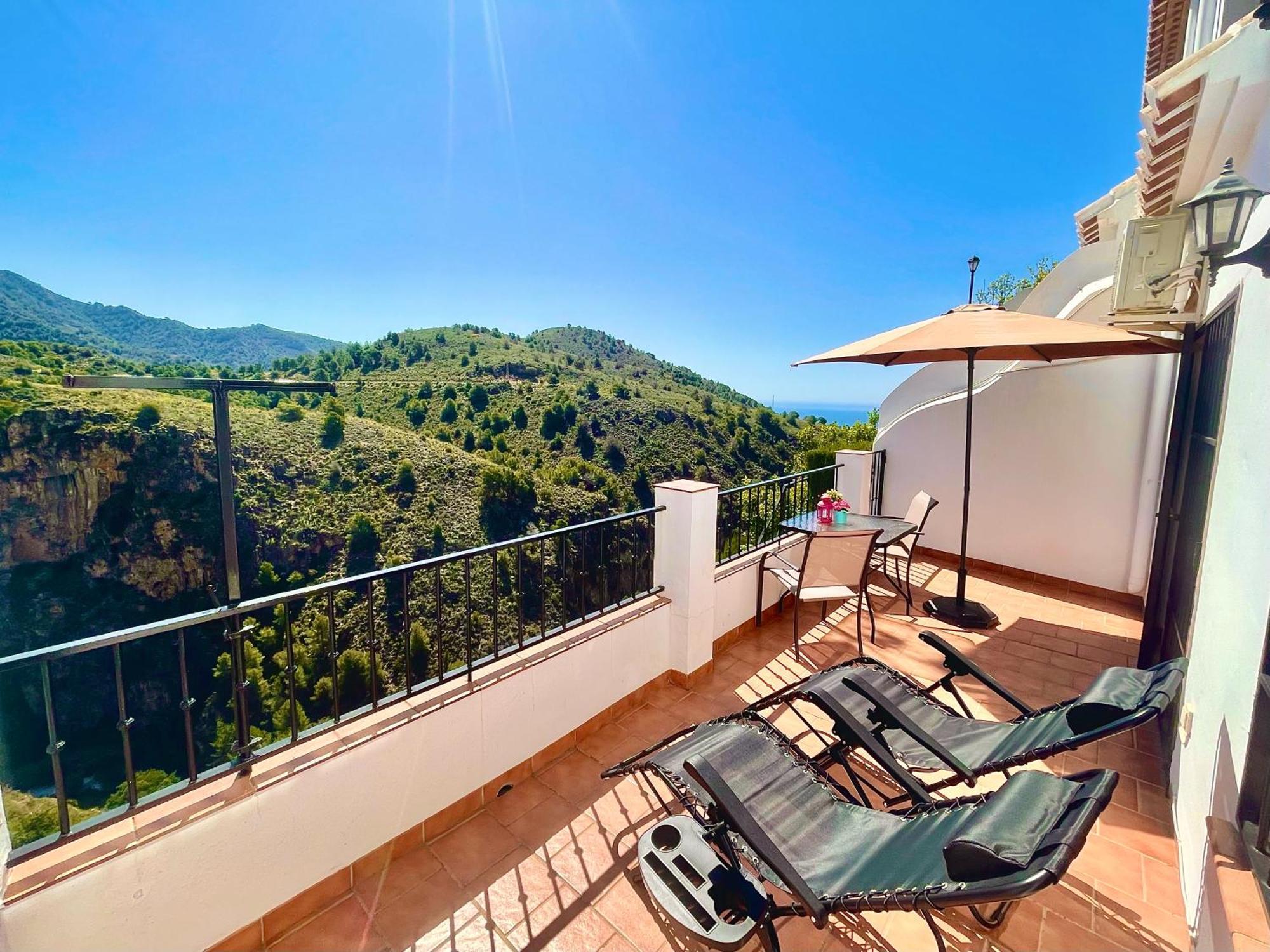 Apartamentos Axarquia , Frigiliana, Terraza Privada Con Vistas A La Montana Rio Y Al Mar מראה חיצוני תמונה
