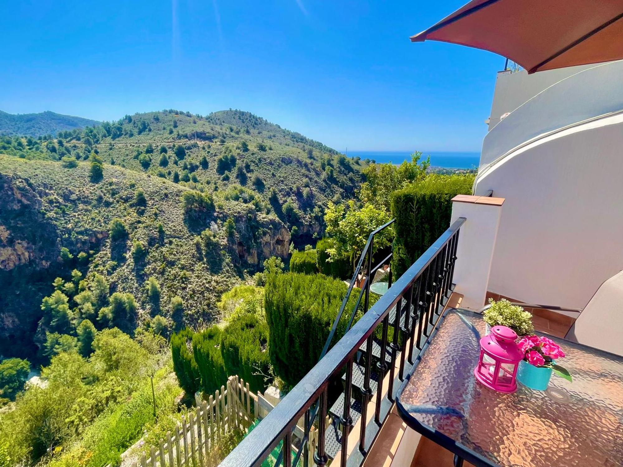 Apartamentos Axarquia , Frigiliana, Terraza Privada Con Vistas A La Montana Rio Y Al Mar מראה חיצוני תמונה